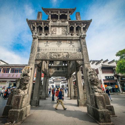 宏村+西递+徽州古城+新安江山水画廊3日2晚跟团游