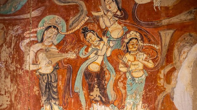 3-Day Dunhuang and Silk Road Wonders Private Tour· Mingsha Mountain And Crescent Spring, Mogao Caves and Yumen Pass