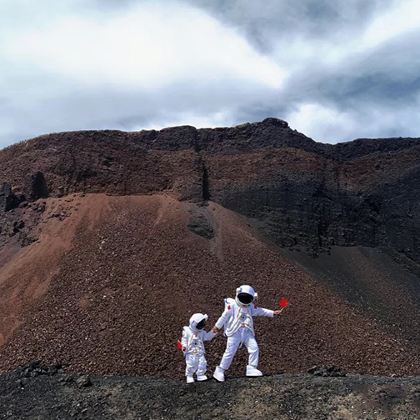 内蒙古呼和浩特+乌兰哈达火山地质公园+辉腾锡勒草原+响沙湾3日2晚跟团游