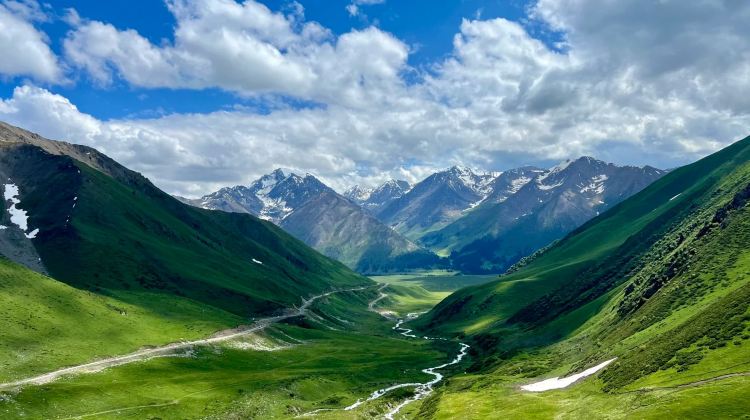 9-Day Northern Xinjiang Group Tours: Xinjiang Kanas National Geopark + Hemu Scenic Area + Sayram Lake + Nalati Scenic Area + Turpan + Tianshan Tianchi