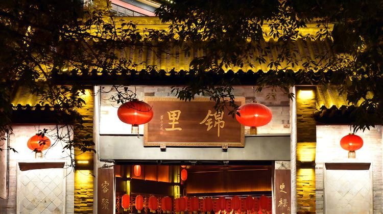 6-Day Group Tours: Chengdu, Jiuzhaigou National Park, Huanglong National Scenic Area, Chengdu Research Base of Giant Panda Breeding, Mounigou Scenic Area | Plus gifts including metro cards and travel care kits·  