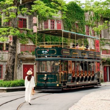 江门+赤坎·广东华侨国际旅游度假区+浮月村+黑沙湾2日1晚跟团游