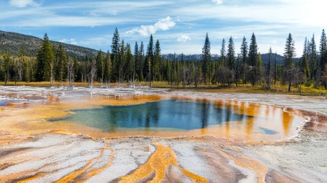 <9天>【13人小团 | 零距离自然美景探索｜黄石+西峡双木屋】·停留16大黄石景点+2晚黄石内木屋&1晚西峡谷木屋+司导管家式服务+含国家公园门票+羚羊彩穴+黄石野味大餐&西峡印第安风味餐(木屋团)