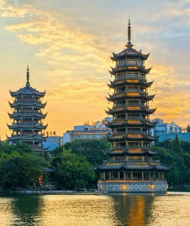6天5晚 • 桂林·陽朔＆家庭旅遊主打：漓江精華段遊船、騎行十里畫廊、龍脊梯田輕徒步、賞印象·劉三姐演出、藝術之宮蘆笛岩