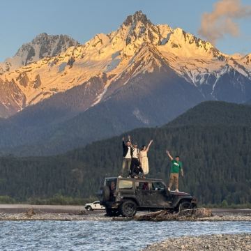 川藏公路+稻城亚丁+林芝+拉萨9日8晚拼小团