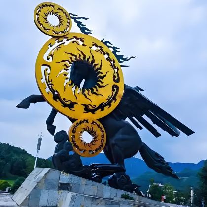 六盘水+乌蒙大草原+水城古镇+野玉海山地旅游度假区+千户彝寨+韭菜坪+月照养生谷度假中心+奢渡河峡谷景区+百车河温泉6日5晚私家团·【包车游.六盘水】自选酒店 车型 全程微管家在线 确保行程无忧