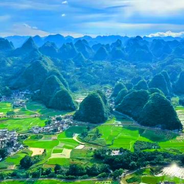 贵州贵阳+黄果树景区+兴义万峰林景区+马岭河峡谷景区+荔波小七孔景区+西江千户苗寨6日5晚跟团游