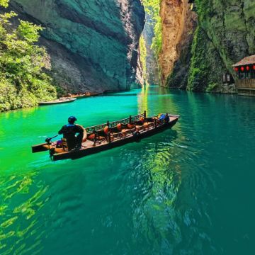 恩施市+恩施大峡谷+屏山峡谷6日5晚跟团游