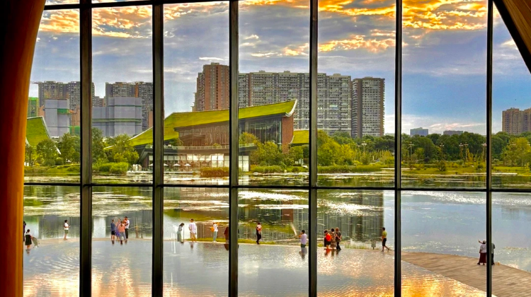 5-Day Explore Sichuan: Panda Base, Dujiangyan, Qingcheng Mt, Sanxingdui Museum, Chengdu city walk. Stay downtown hotels. Free Sichuan Opera face-changing + specialty dinner.