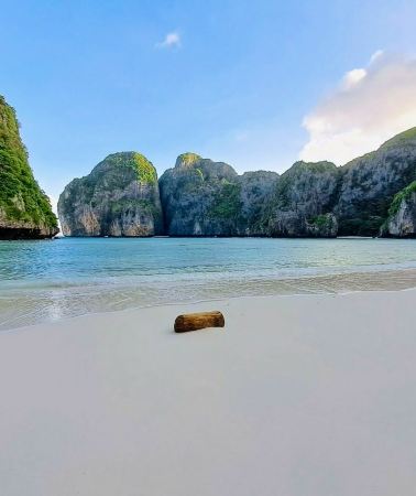 2D1N • Accommodation not included – Phi Phi Island day tour with a day free of activities 