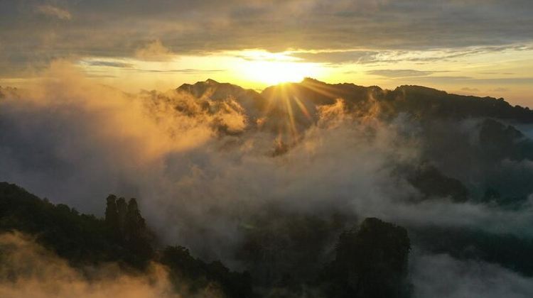 4-Day National Park Tour from Zhangjiajie · Tianzi Mountain, Yellow Dragon Cave and Tianmen Mountain | BaiLong Lift VIP Ticket