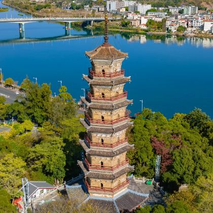 河源+万绿湖风景区+河源恐龙博物馆+富德祺家·巴伐利亚庄园+太平古街3日2晚私家团