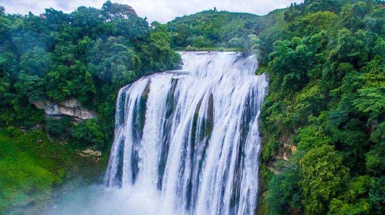 6-Day Private Tours: Huangguoshu Waterfalls Scenic Area, Xijiang Miao Village, Libo, Mount Fanjing, Zhenyuan Ancient Town