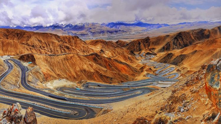 10-day 9-night · Private Tour · Xinjiang + Urumqi + Southern Xinjiang + Kashgar + Pamirs Plateau