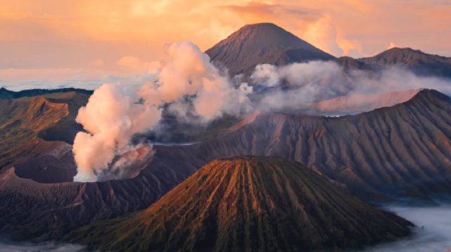 印度尼西亚布罗莫火山+伊真火山+赛武千层瀑布4日跟团游·泗水一地+双火山四天三晚+Bromo火山+Ijen火山/tabuhan浮潜+Sewu瀑布+门票+住宿+景区专业向导 +英文司机