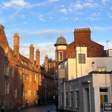 英国12日10晚私家团