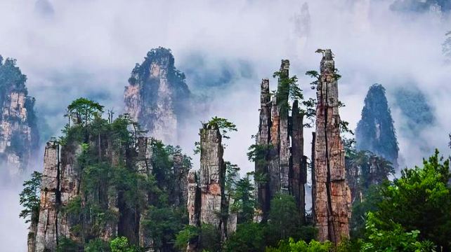 6-Day Scenic Hunan Group Tour·Zhangjiajie National Park, Glass Bridge & Tianmen Highlights