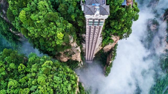 6-Day Scenic Hunan Group Tour·Zhangjiajie National Park, Glass Bridge & Tianmen Highlights