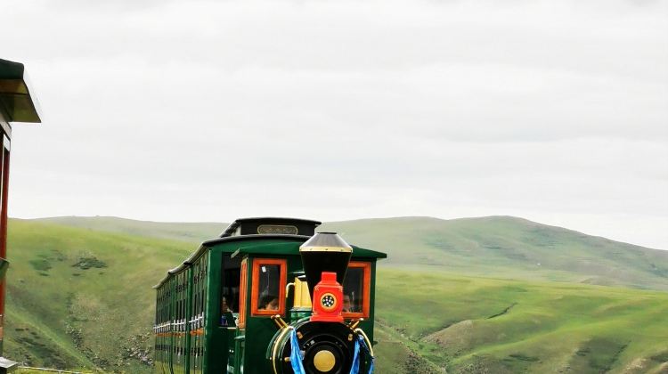 5-Day Hohhot + Wulanhada Volcano Geopark + Huitengxile Grassland + Whistling Dune Bay