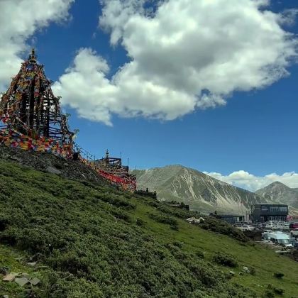 折多山+稻城亚丁+色达县城+桃坪羌寨8日7晚自由行