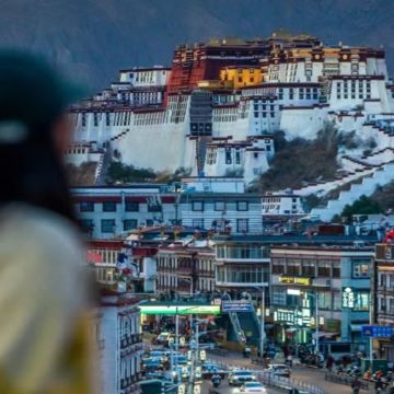 拉萨+布达拉宫+林芝+大峡谷+羊卓雍措+纳木措12日11晚跟团游