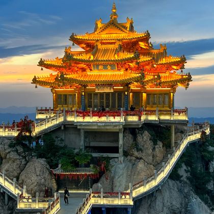 河南洛阳+老君山景区+龙门石窟+白马寺+少林寺4日3晚私家团