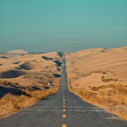 鄂尔多斯+康巴什区+夜鸣沙旅游区+乌海湖+西部梦幻峡谷+甘德尔山生态景区+乌海+磴口+拉僧庙5日4晚跟团游