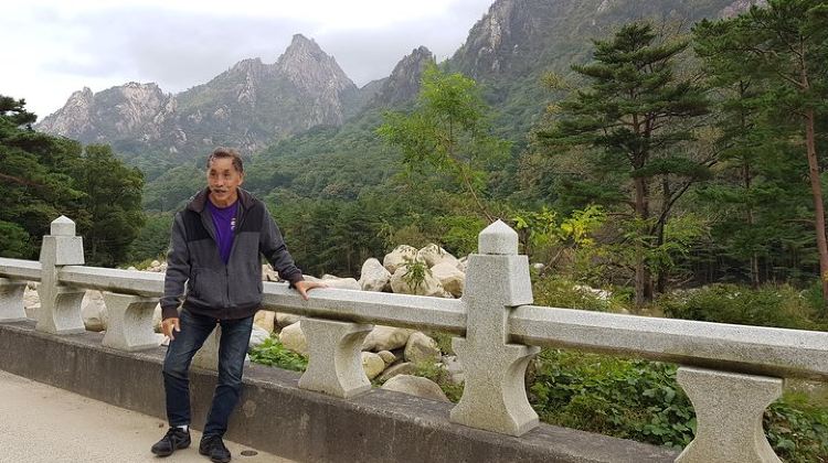 2-Day 2-Day Hike through the Scenic Valleys of Mt. Seoraksan from Seoul