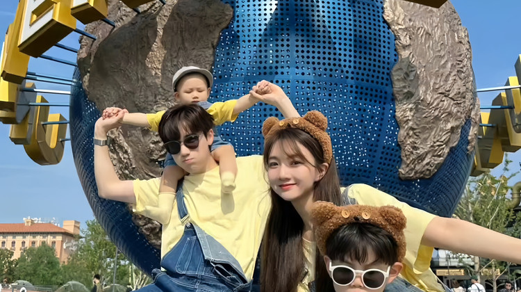 北京5日4晚拼小团·封顶 9人纯玩贵宾小团 嗨玩环球度假区【享：全程4钻高评分酒店 +享：50元高餐标特色餐+覆盖北京精华景区+专业独立导游讲解+酒店自助早餐】24小时免费接送机+全程一对一客服管家服务