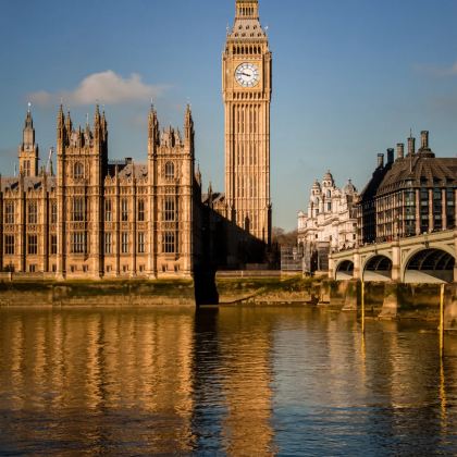 英国13日11晚私家团