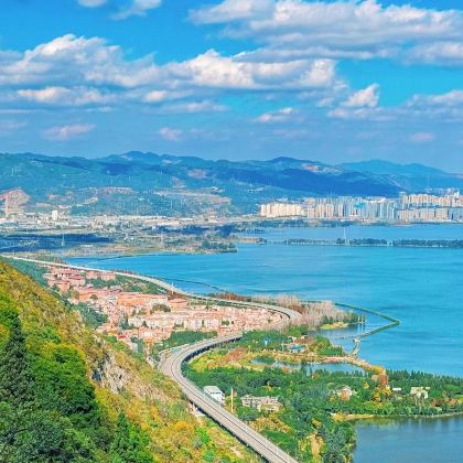 抚仙湖+普者黑风景区+弥勒+建水5日4晚拼小团