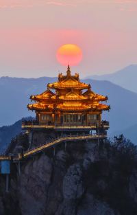 河南嵩山少林景区+龙门石窟+白马寺+清明上河园+老君山景区+老君山金顶道观群+云台山风景名胜区8日7晚跟团游图片
