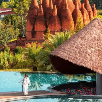 昆明+东川红土地+罗平+坝美世外桃源景区+普者黑景区+河口+蒙自+元阳+建水+弥勒9日8晚拼小团