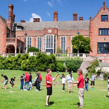 优选夏校.英国菁英中学船湖学院夏令营跟团游14天|与超高比例国际学子同窗缔结友谊|收获权威结业证书提升留学背景|探秘哈利波特制片厂|牛剑等G5学子深度导览名校，面对面获取一手留学信息|大英博物馆专家讲解文明史诗