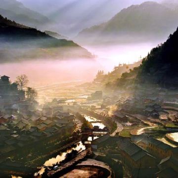 贵州贵阳+黄果树景区+荔波+西江千户苗寨+镇远+梵净山5日4晚拼小团