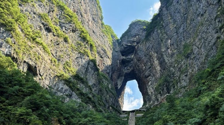 6D5N · Private Tours · Western Hunan All-Star Tour   Zhangjiajie Forest Park + Grand Canyon Glass Bridge + Tianmen Mountain + Furong Town + Fenghuang Ancient Town - A Cool Summer Getaway