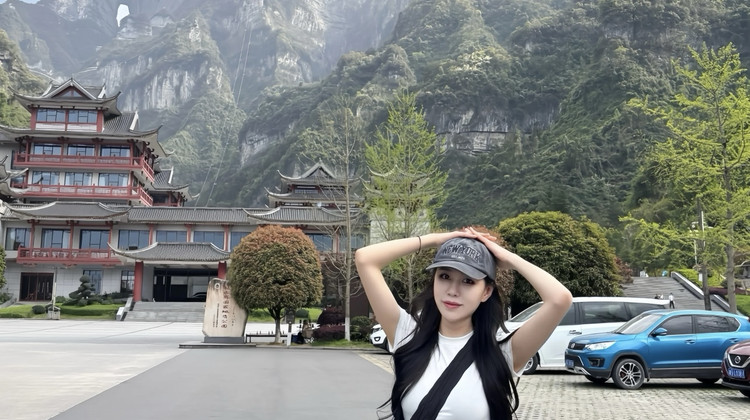 长沙+张家界+凤凰古城+芙蓉镇5日4晚跟团游·头等舱豪车·航空座椅| 5钻豪华20人团〖一价景交全含0自费+赠Vip黄金A区·魅力湘西+凤凰三景·夜游泛舟+沈从文故居+万寿宫〗2天免费退 | 张家界大峡谷+天门山+凤凰古城+芙蓉镇