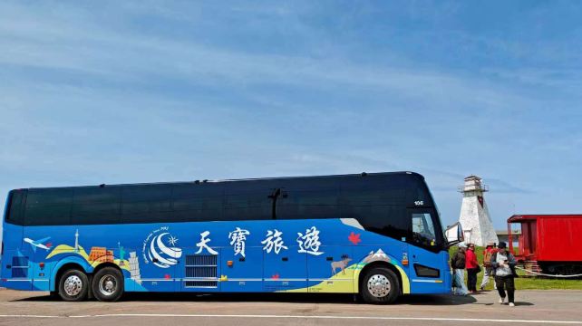 5-Day Eastern Canada Essentials Tour·Toronto, Montreal, Quebec City and Niagara Falls | YYZ Airport Pickup & Free Winter Hotel Upgrade