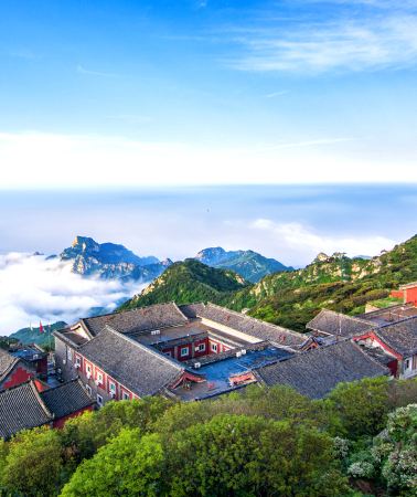 4D3N • Jinan + Mount Tai + Qufu | 3 breakfasts, 3 lunches & 3 nights at 5-diamond downtown hotels | Boutique small group of 12 | Complimentary two performances: Fengshan Ceremony + intangible cultural heritage experience | Tour guide-led | One-on-one butler service & 24-hour airport transfers