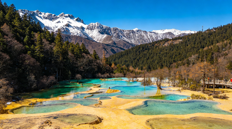 6-Day 6-day 5-night · Private Tour · Chengdu + Jiuzhaigou + Huanglong National Scenic Area + Sanxingdui Museum