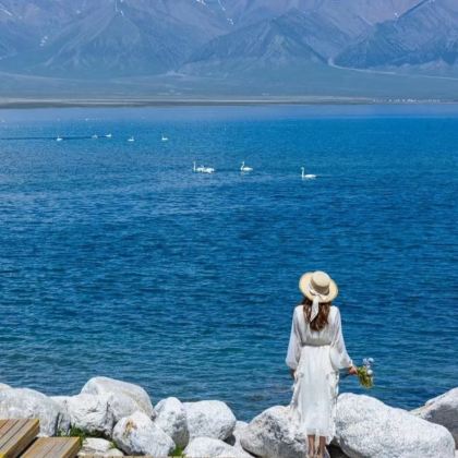 乌鲁木齐+伊犁+赛里木湖+夏塔旅游区+琼库什台+恰西草原风景旅游区+那拉提旅游风景区8日7晚跟团游