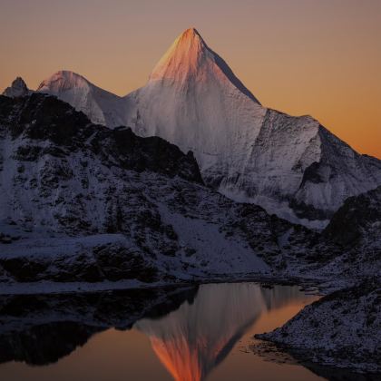 稻城亚丁+色达+冷嘎措+四姑娘山景区+鱼子西+新都桥6日5晚拼小团