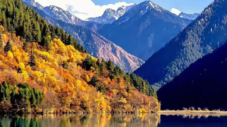 9-Day Sichuan classic panorama: Chengdu, Chongqing, Jiuzhaigou, Huanglong National Scenic Area | Private Tours·  