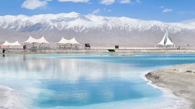 8-Day Northwest China Private Tour from Xining·Zhangye, Qinghai Lake, Danxia, Jiayuguan City Tower, Mingsha Mountain Moon Tooth Spring, Mati Temple Grottoes