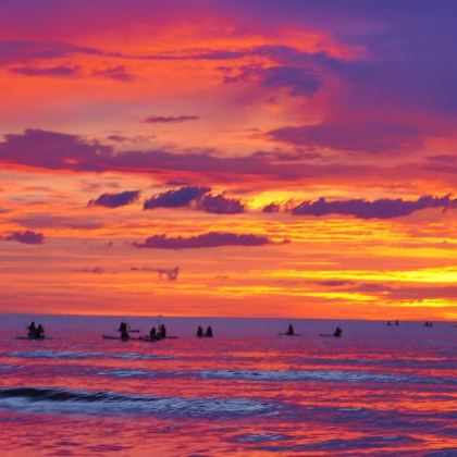 广西南宁+巴马+德天瀑布+北海+越南下龙湾+河内+涠洲岛12日11晚跟团游