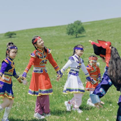 户外活动.内蒙古6天5晚亲子营|"蒙娃小将”重磅升级!用亲手筛取的沙粒勾勒生态长卷，乌兰布统+锡林郭勒，私家牧场骑马+勇士越野+环湖骑行与自然相拥!