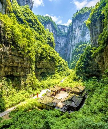 3D2N• Visit Fairy Mountain National Forest Park, Wulong Three Natural Bridges, Wujiang Gallery Scenic Area, Chiyou Jiuli City & Chongqing Downtown Citywalk