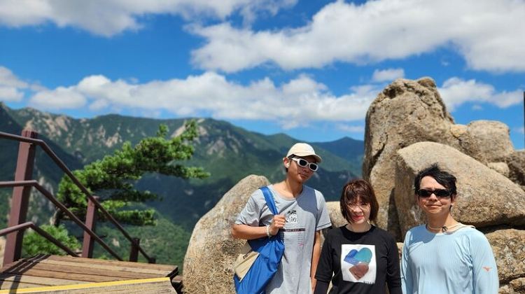2-Day 2-Day Hike through the Scenic Valleys of Mt. Seoraksan from Seoul