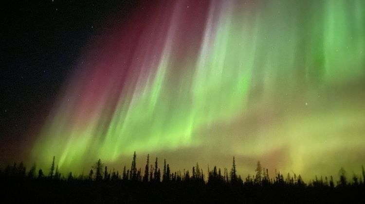 7-Day Yellowknife Northern Lights & Canadian Rockies Tour·3 Aurora Nights, Banff, Yoho & Lake Louise Snowshoeing