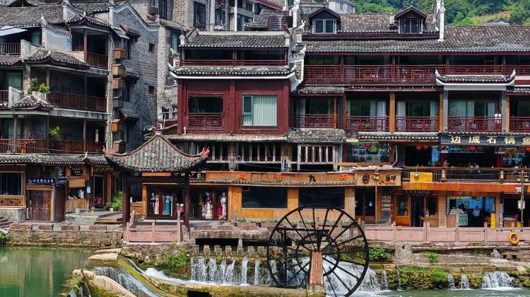 5D4N · Private Tours · Wulingyuan + Tianmen Mountain National Forest Park + Fenghuang Ancient Town